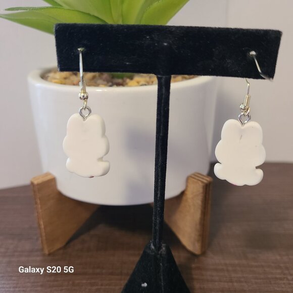 Handcrafted White Bunny w/Strawberry Dangle Drop Earrings NEW Female Easter - Picture 4 of 4